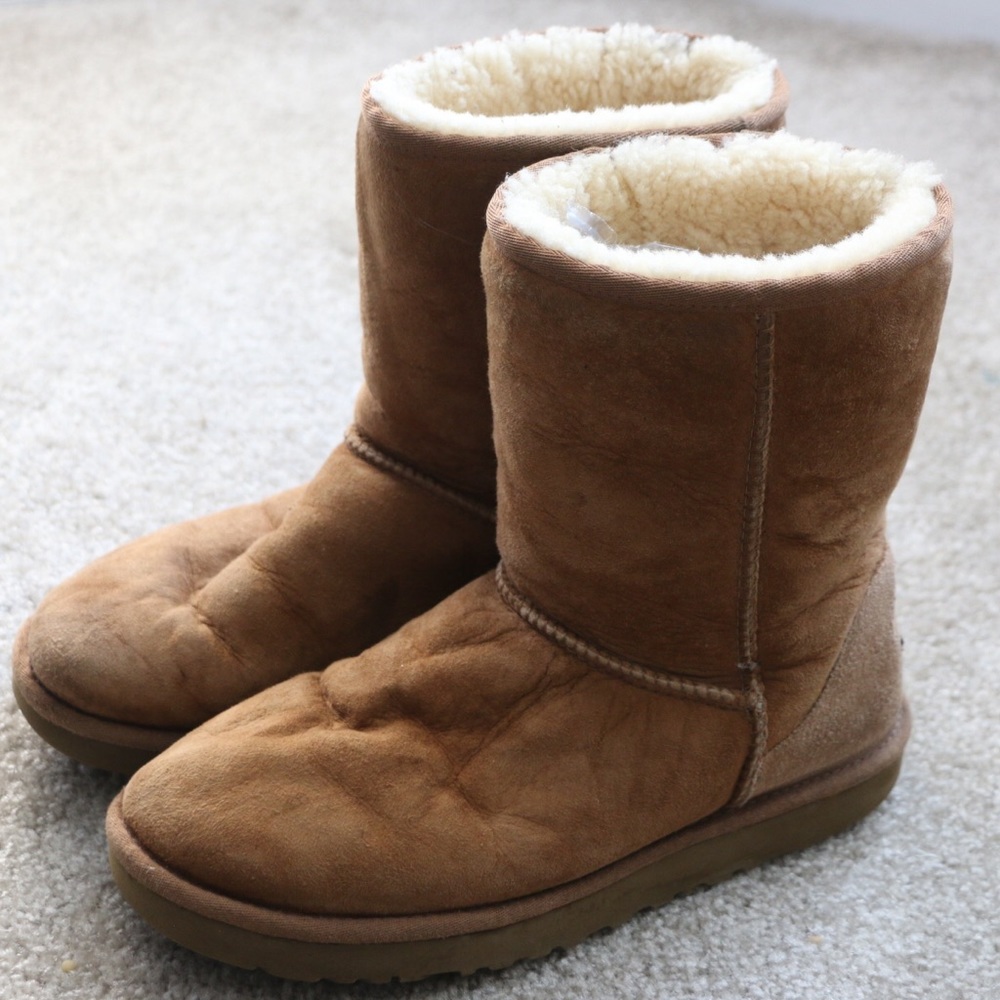 UGG Australia Classic Short Woman's Boots Size 8